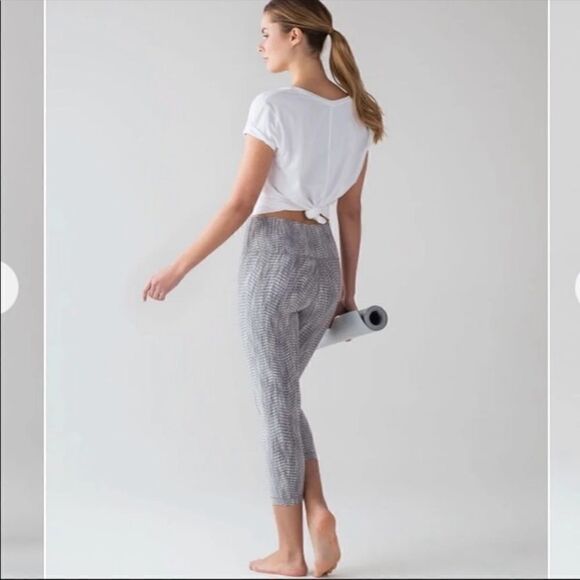 Lululemon Wunder Under Crop HR 2 Arrow Jacquard 4 - Picture 2 of 6